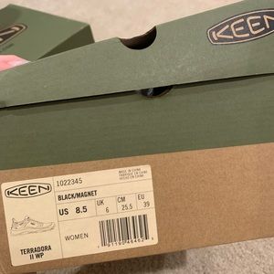KEEN hiking shoes